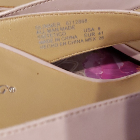 Kitten heels,  size 9, palest pink thong sandals, White Stag, simple elegance. - Picture 6 of 8